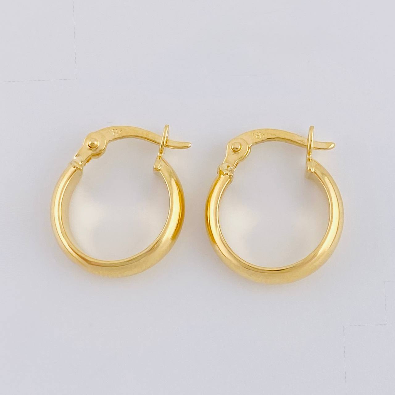 Hoop Earrings Gera 1.1 g / 1/2 in 18K Yellow Gold