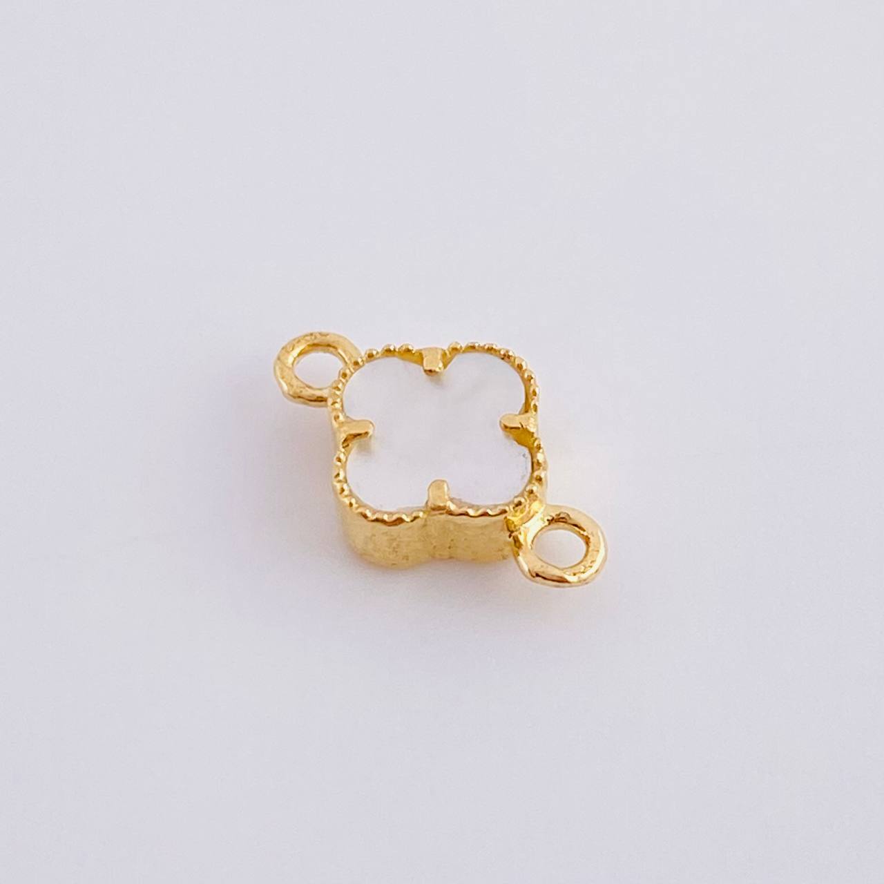 Herraje Trebol Nacar Blanco 0.5 g / 1/2 in Oro Amarillo 18K