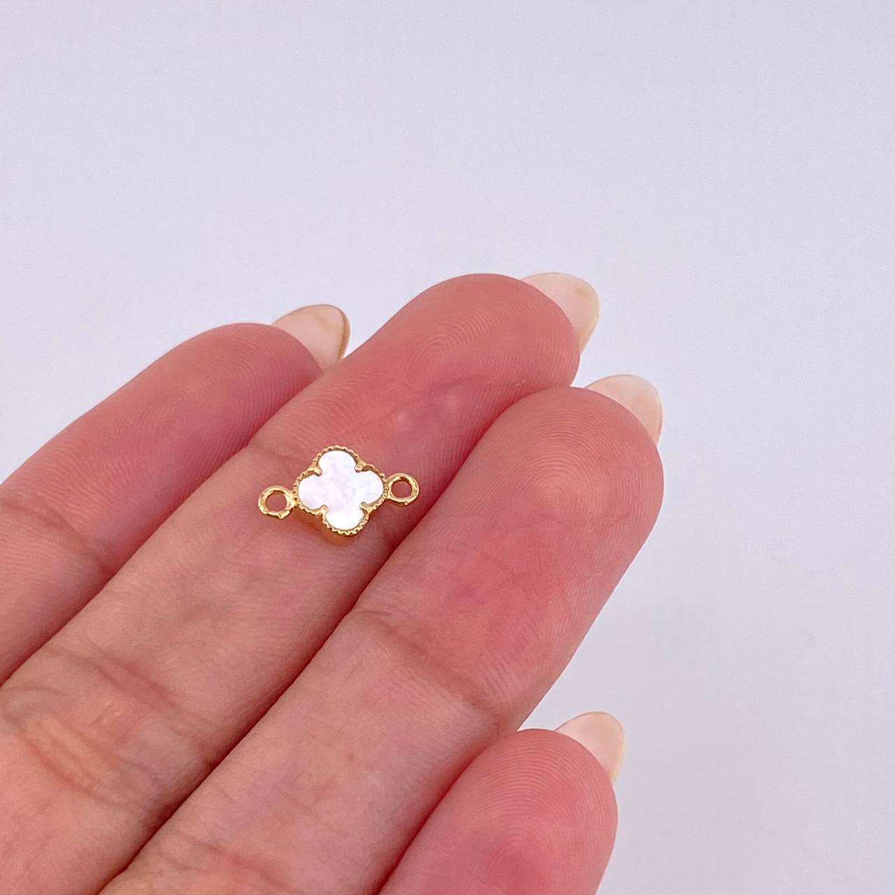 Herraje Trebol Nacar Blanco 0.5 g / 1/2 in Oro Amarillo 18K