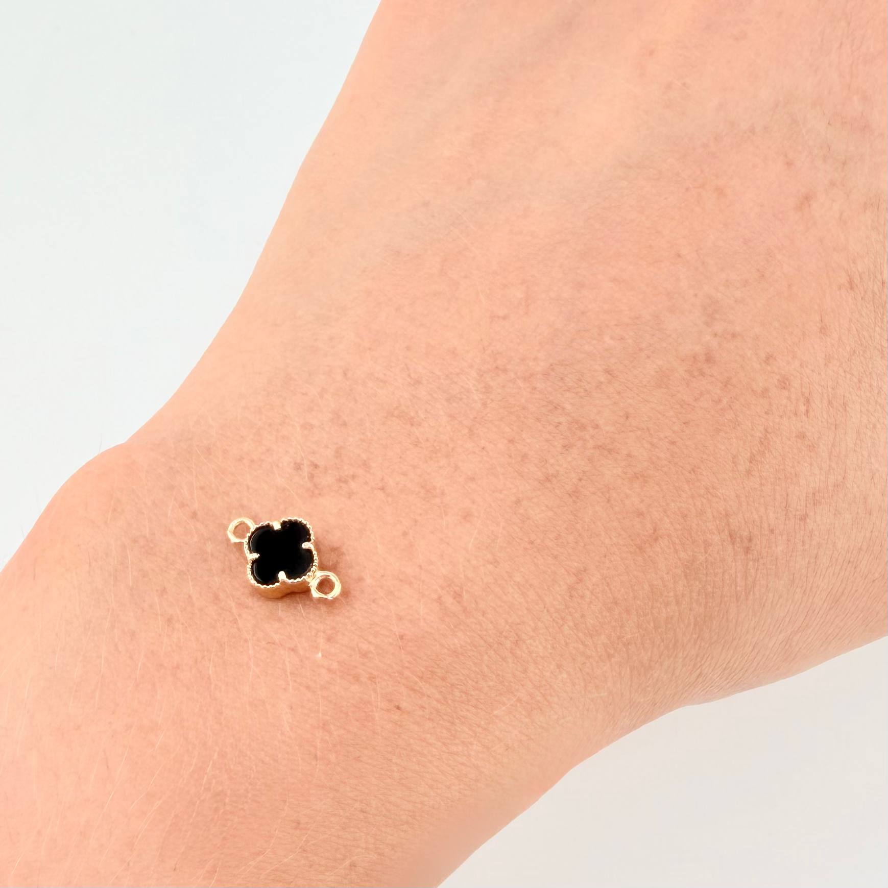 Charm Clover Black Onyx 0.5 g / 1/2 in Yellow Gold 18K