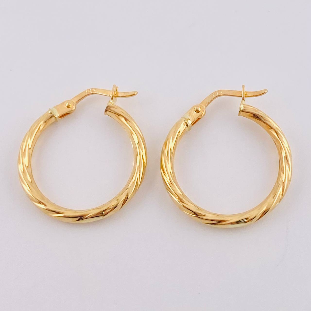 Candongas Entorchadas 1.6 g / 1/2 in Oro Amarillo 18K