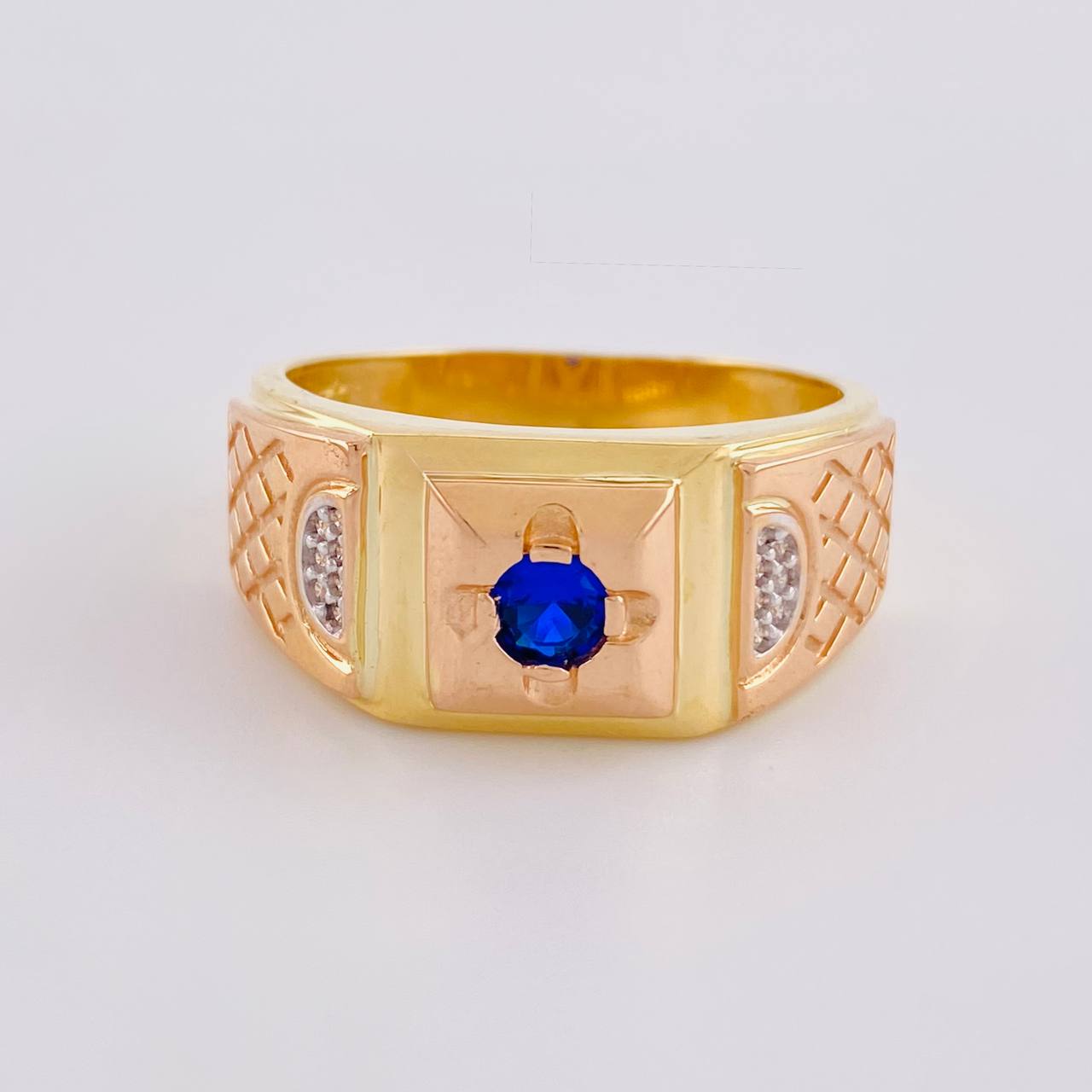 Anillo Recuadro Diamante En Relieve  7.95 g / T11 1/2 Tres Oros 18K