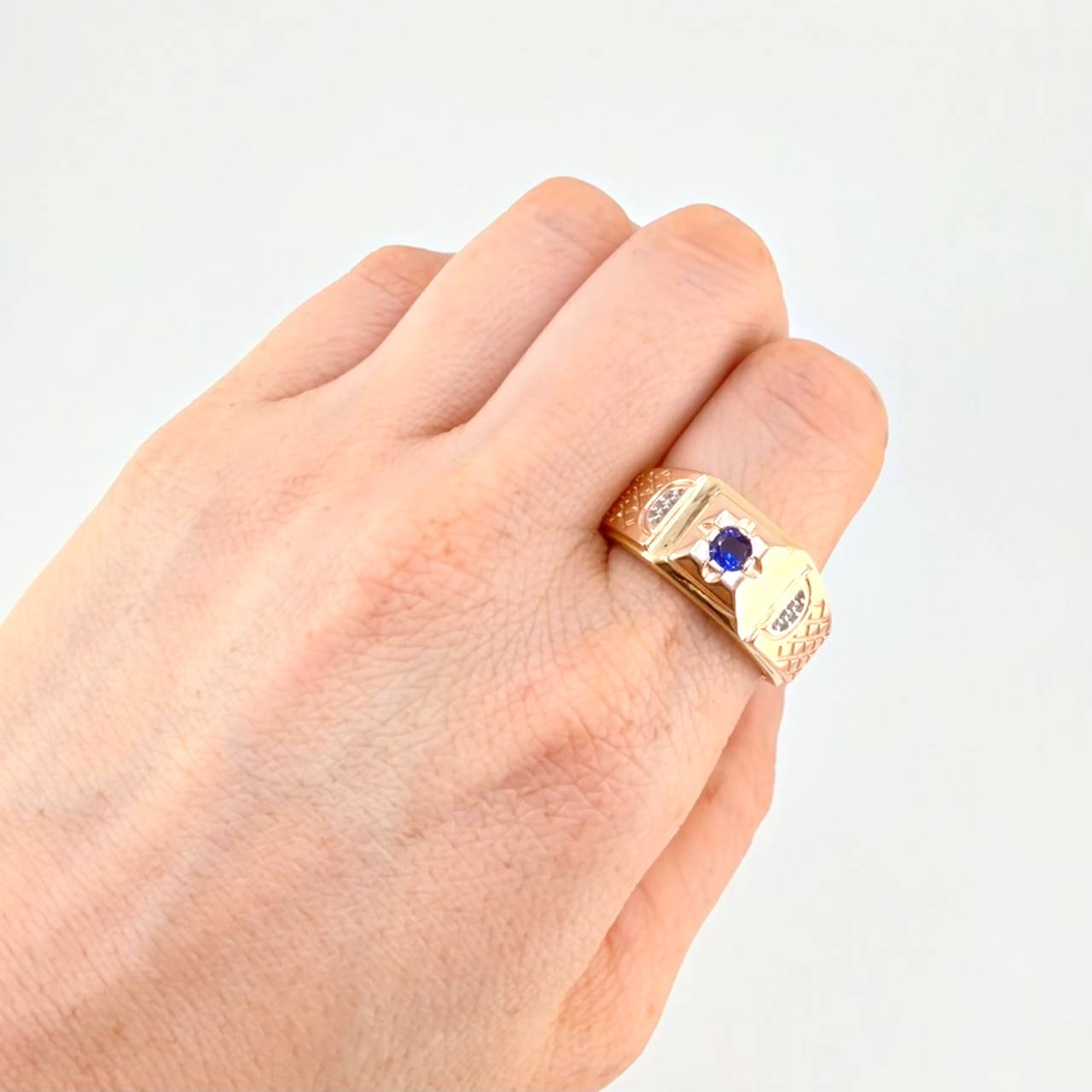 Anillo Recuadro Diamante En Relieve  7.95 g / T11 1/2 Tres Oros 18K