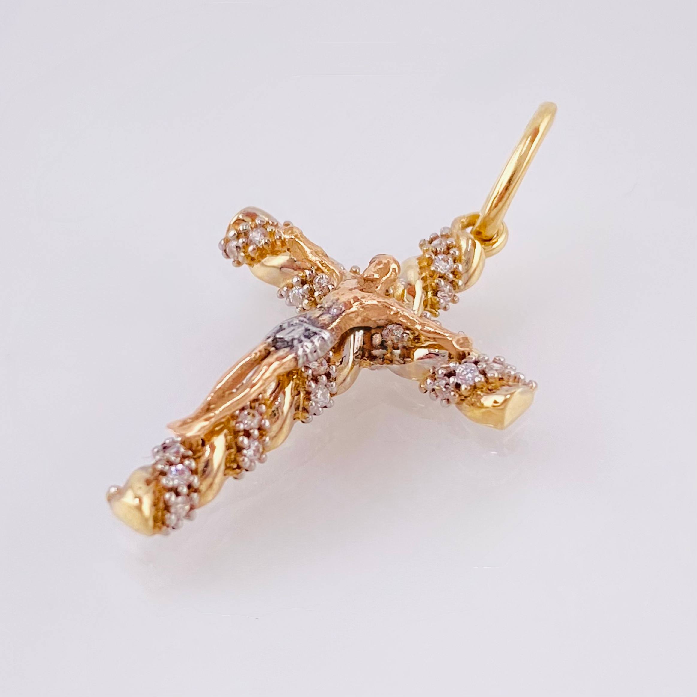 Christ Brioche Cross Pendant 1.95gr / 1 1/4 in / Three Golds 18K