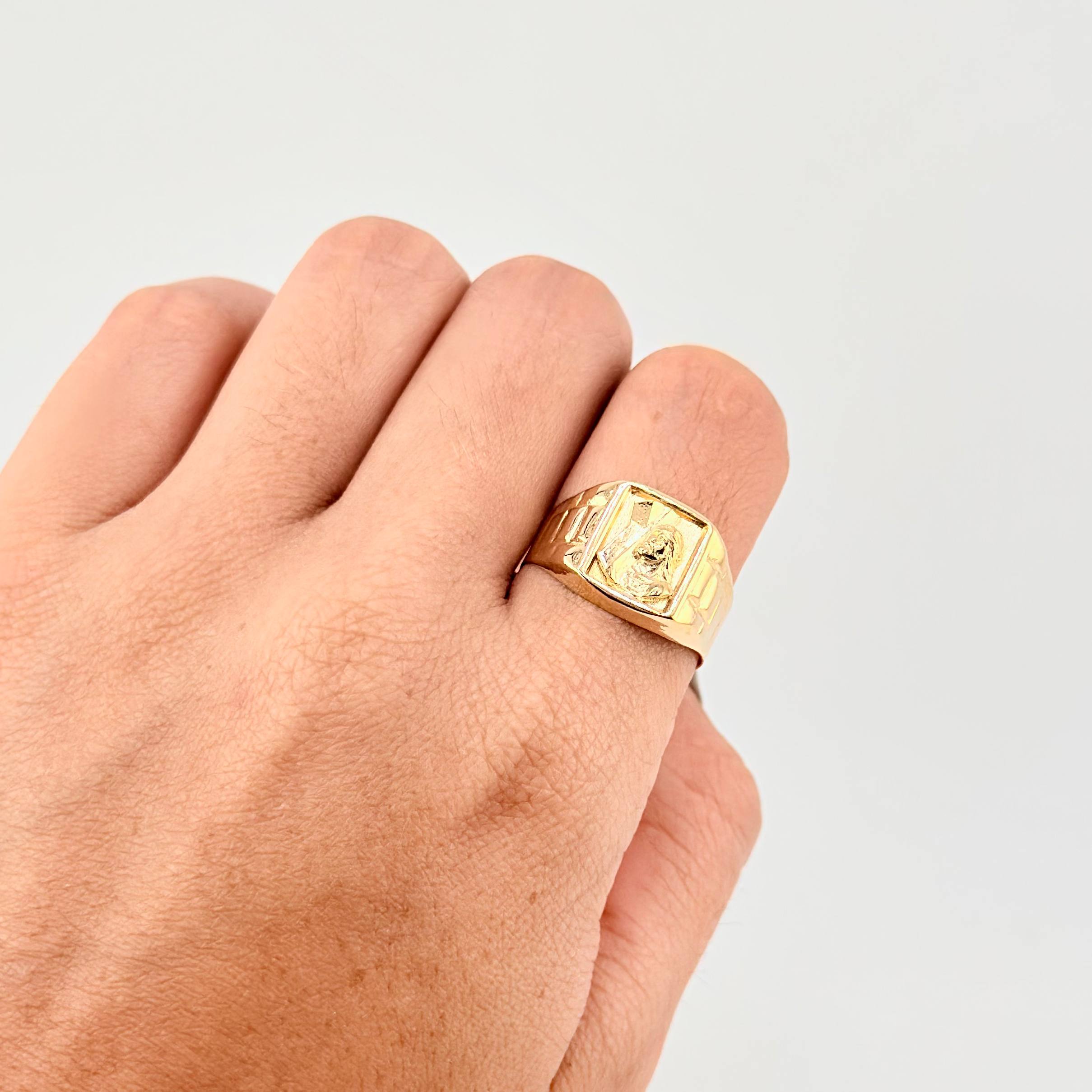 Jesuscrito Signet Ring 3.35g / T9 Yellow Gold 18K