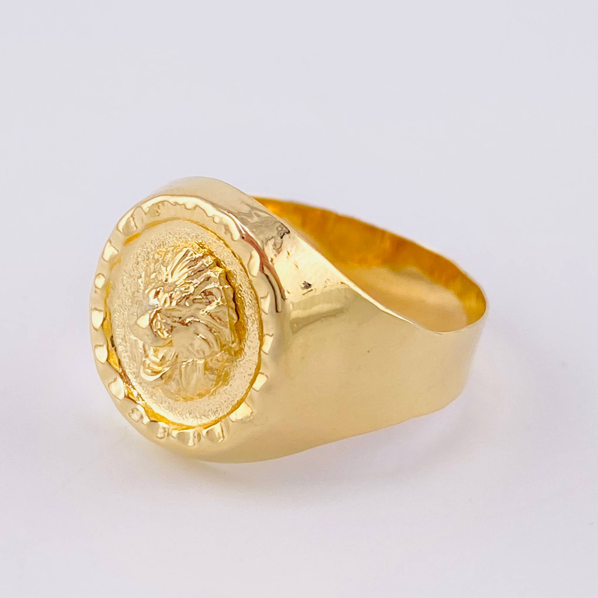 Lion Bordered Signet Ring 3.8g / Size 10 1/4 Yellow Gold 18K