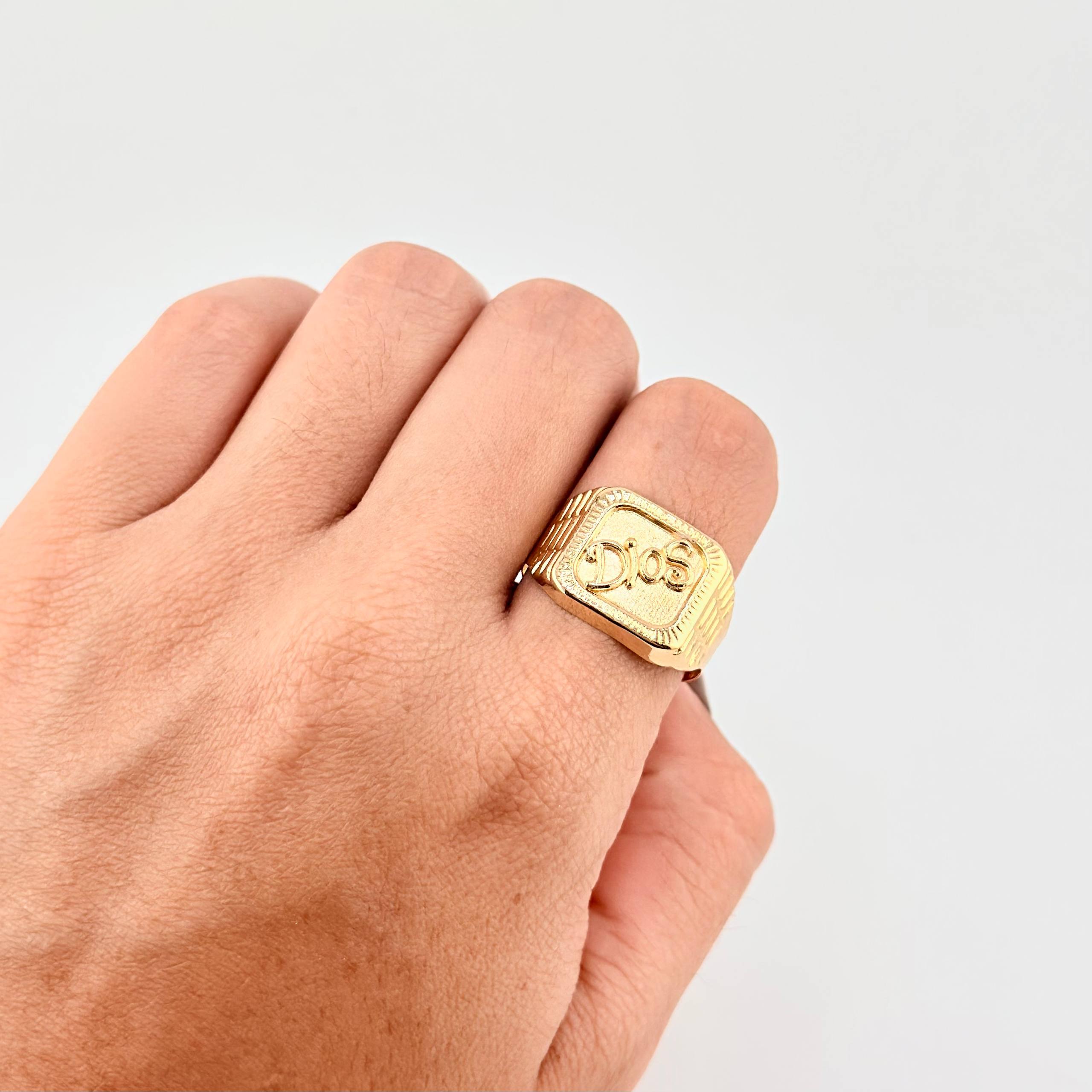 God Signet Ring 3.55g / T10 1/2 Yellow Gold 18K