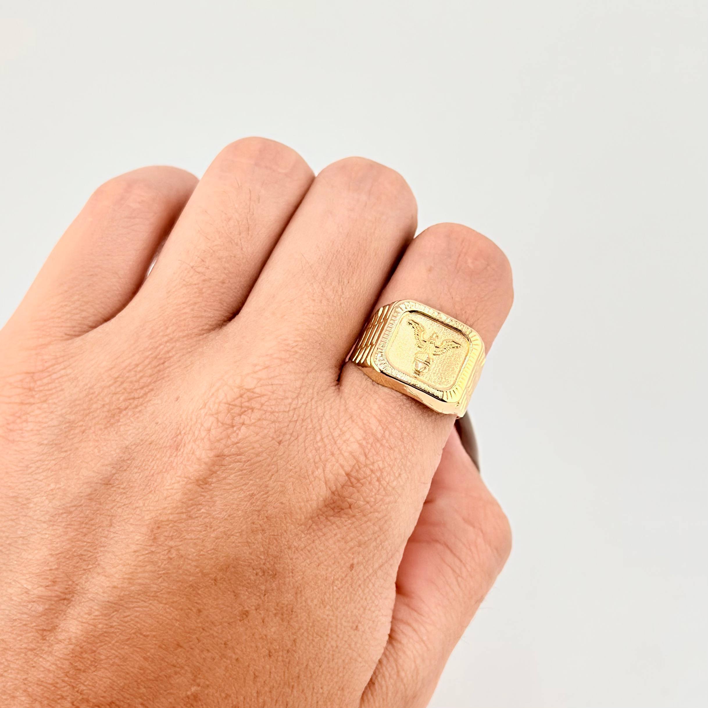 Eagle Bordered Signet Ring 3.35g / Size 10 1/4 Yellow Gold 18K