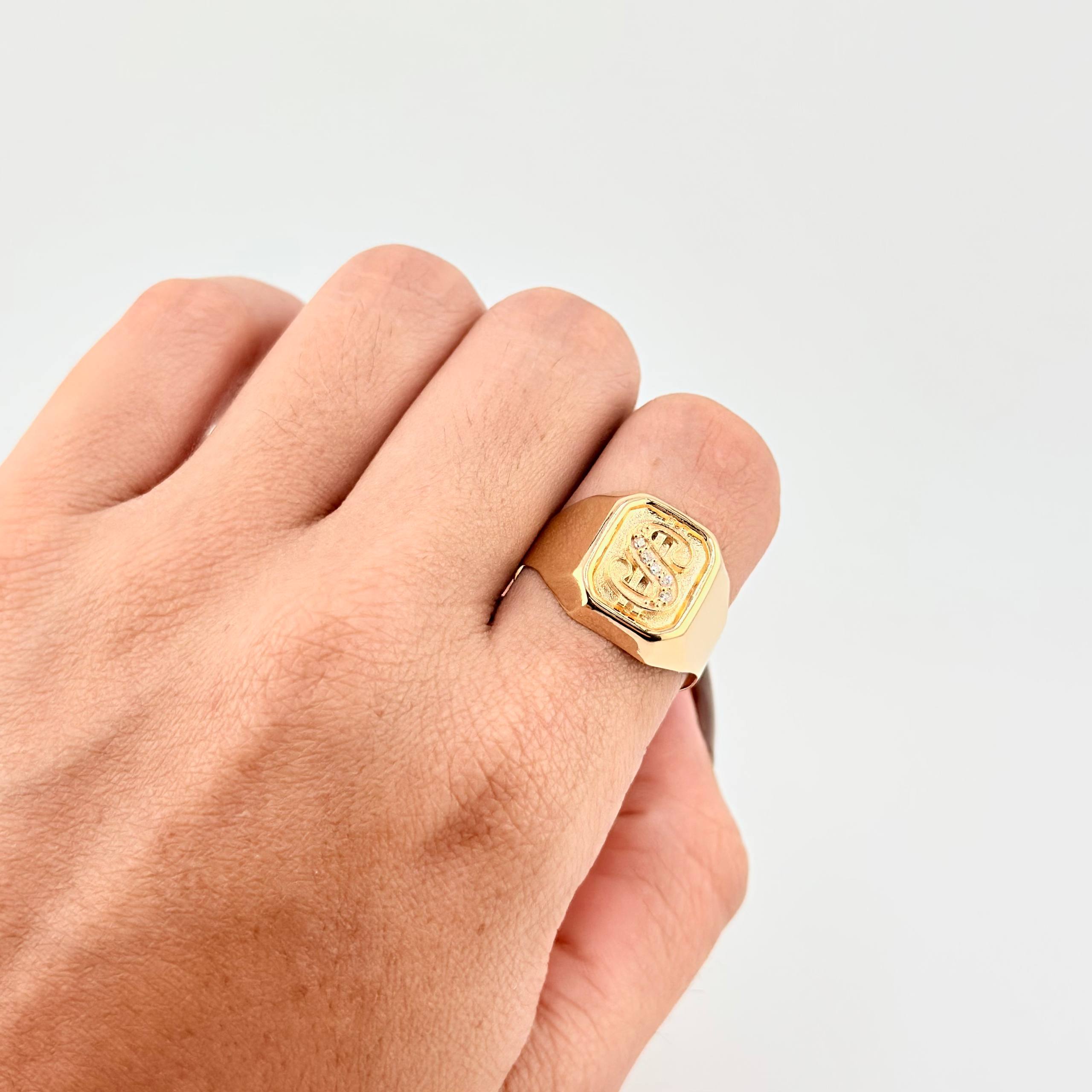 Signet Ring Weight 3.95g / Size 10 3/4 Yellow Gold 18K
