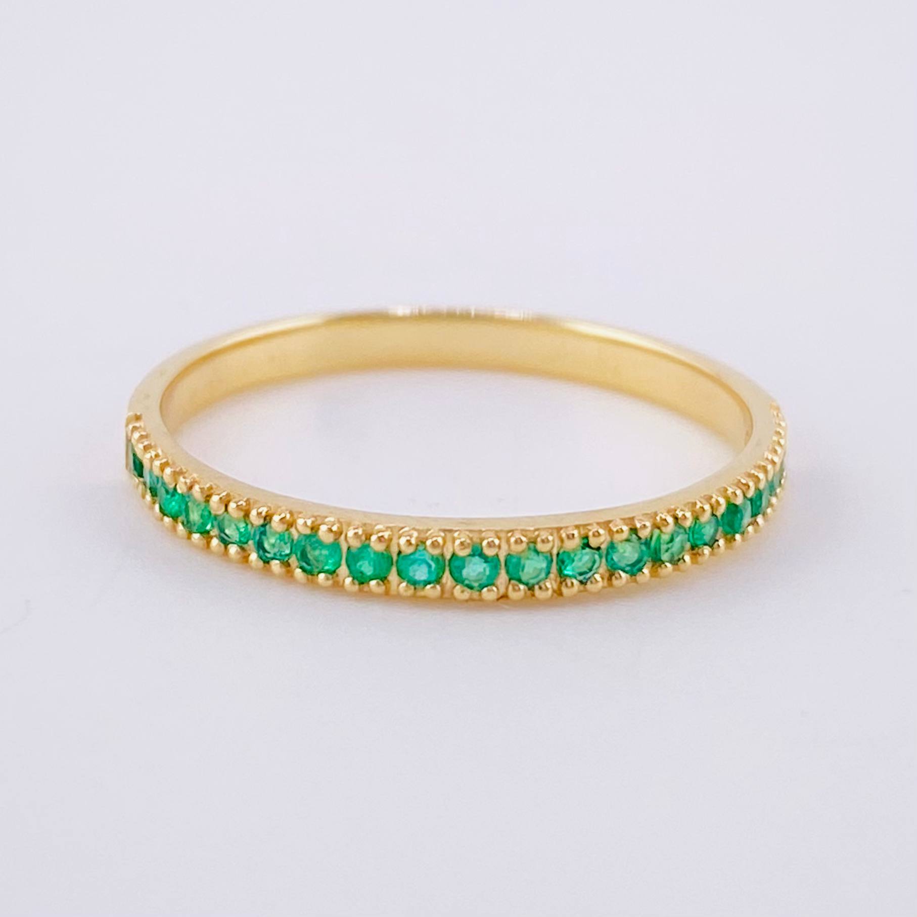 Anillo Carril Tupido Esmeraldas 17pts 1.5g / T6 1/2 Oro Amarillo 18K