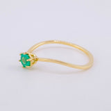 Anillo Solitario Curvo Esmeralda 21pts 1.1g / T6 3/4 Oro Amarillo 18K