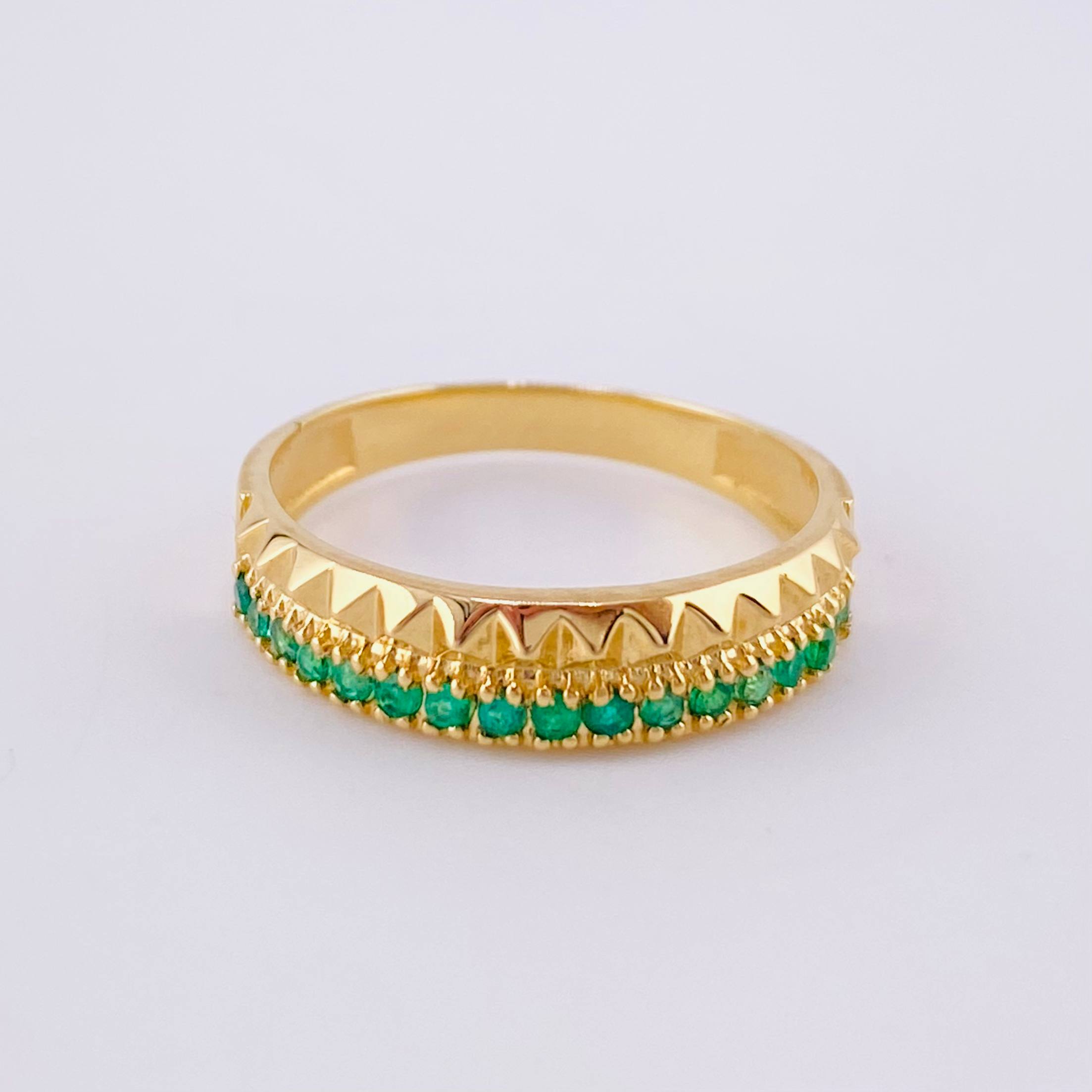 Double Rail Triangular Emerald Ring 15pts 2.95g / T5 3/4 Yellow Gold 18K