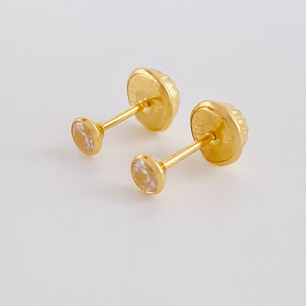 Stud Earrings Bezel 0.4g / in / 2.8mm Yellow Gold 18K