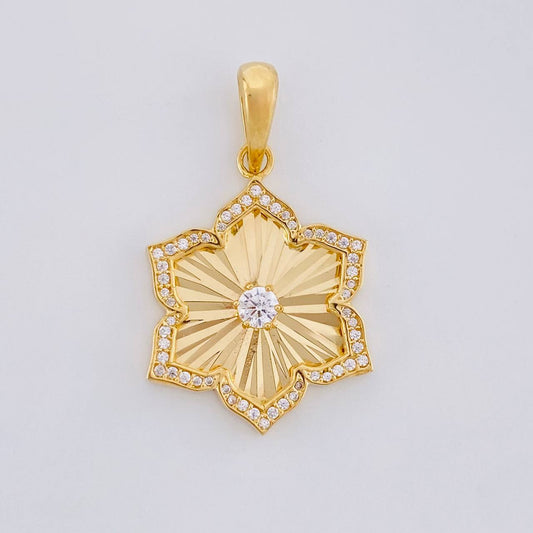Dije Flor de Loto 3.15g / 1 1/4 in Oro Amarillo 18K