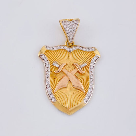 Dije Escudo Espadas Cruzadas 8.7g / 1 1/2 in Tres Oros 18K