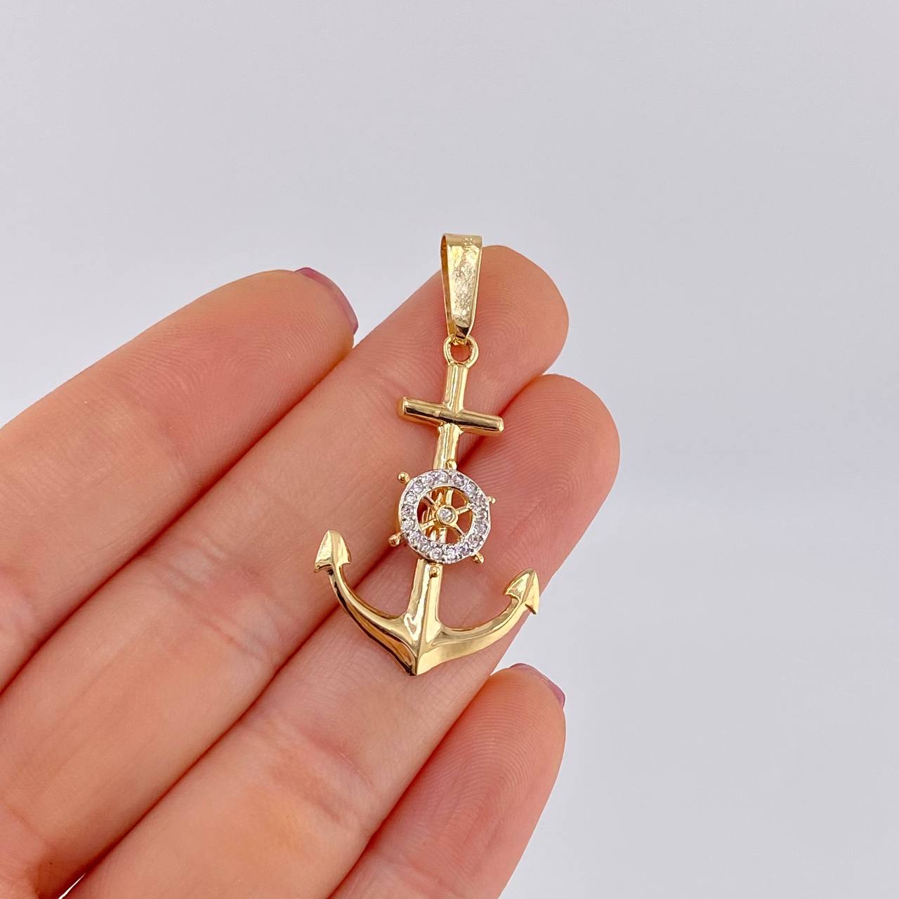Dije Ancla Timón Móvil 2.15g / 1 1/2 in Dos Oros Amarillo Blanco 18K