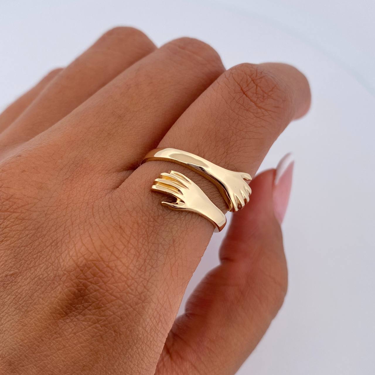 Hug Ring 3.35gr / Size 6 / 18K Gold $