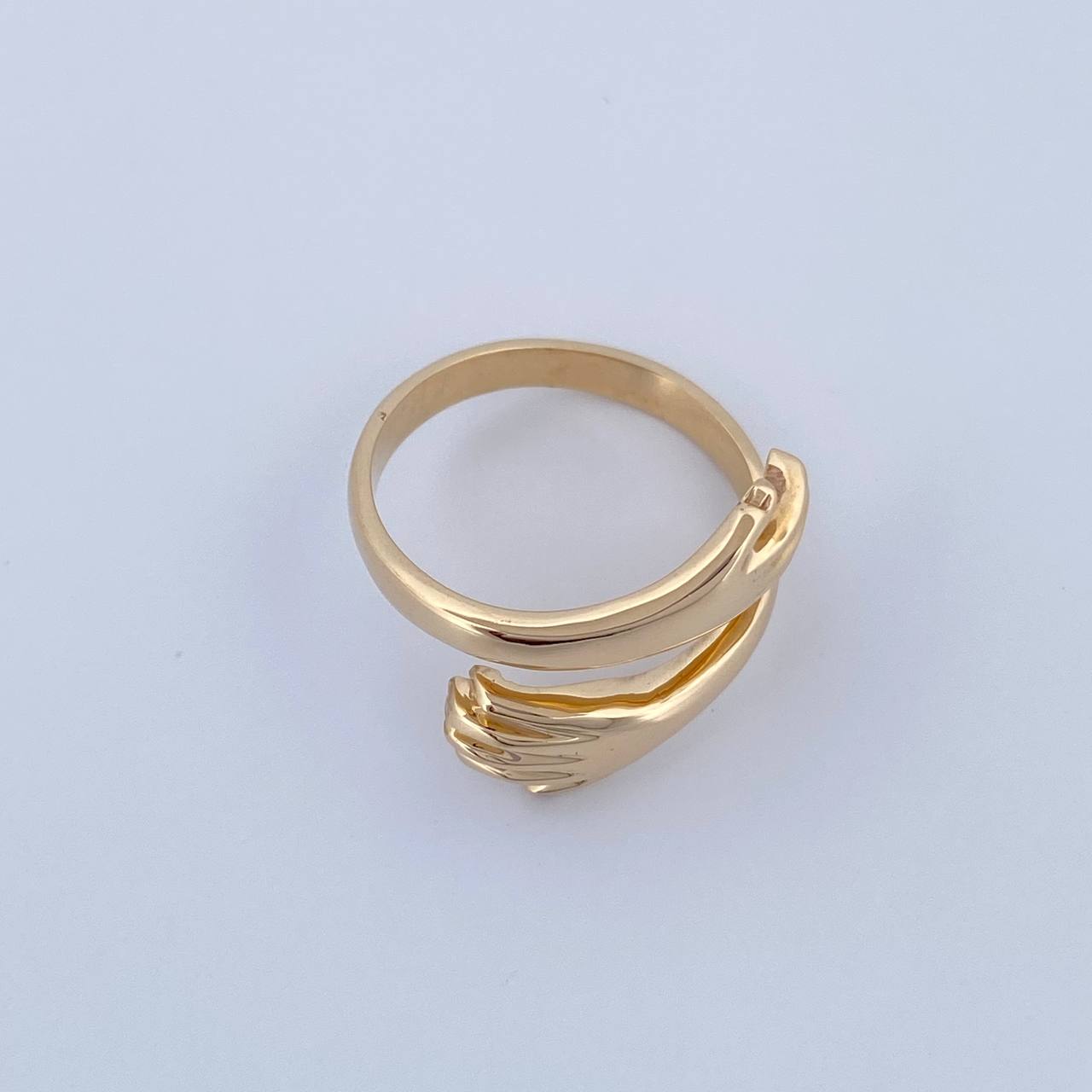 Hug Ring 3.35gr / Size 6 / 18K Gold $
