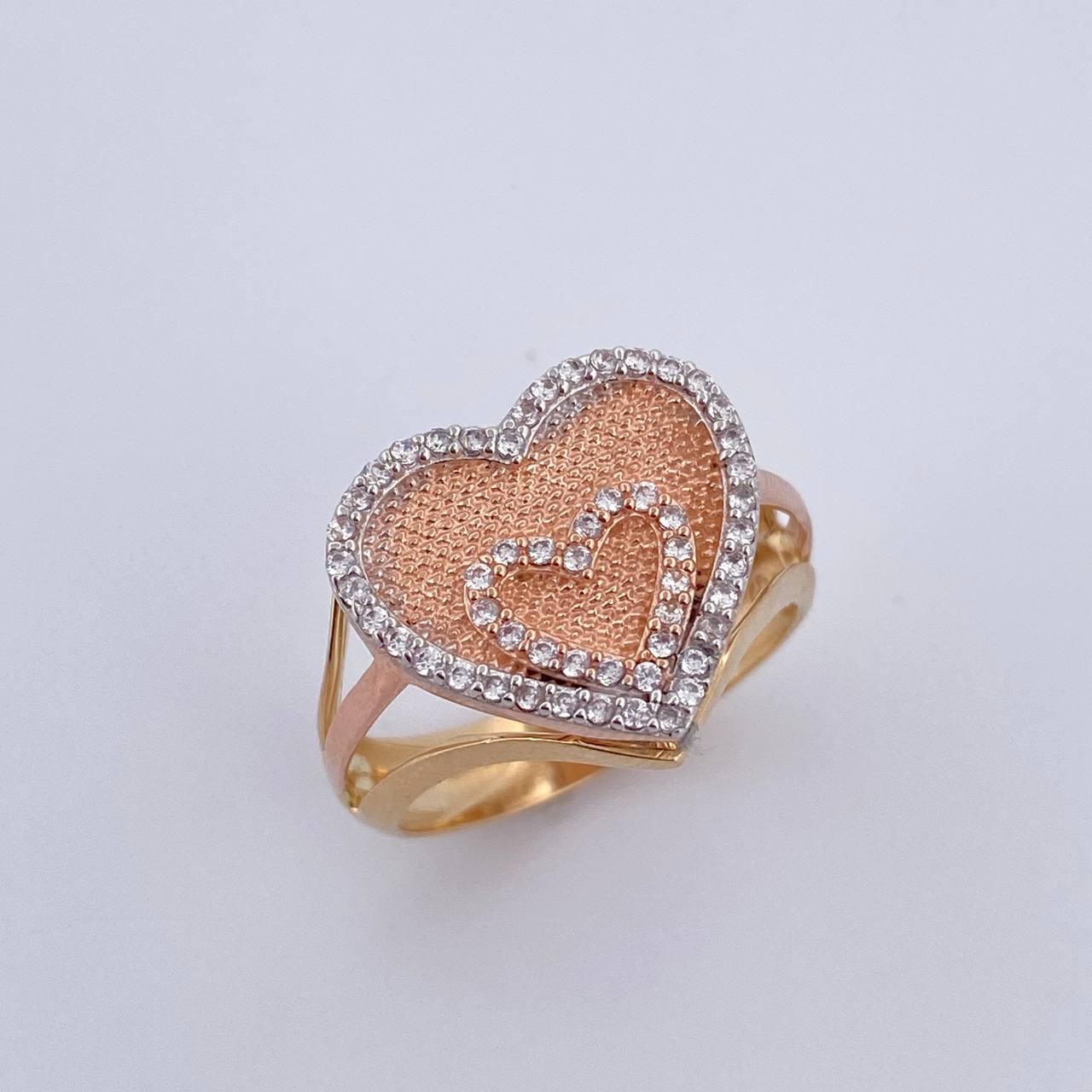 Heart Ring 4.8gr / Size 6 1/2 / 18K Gold $