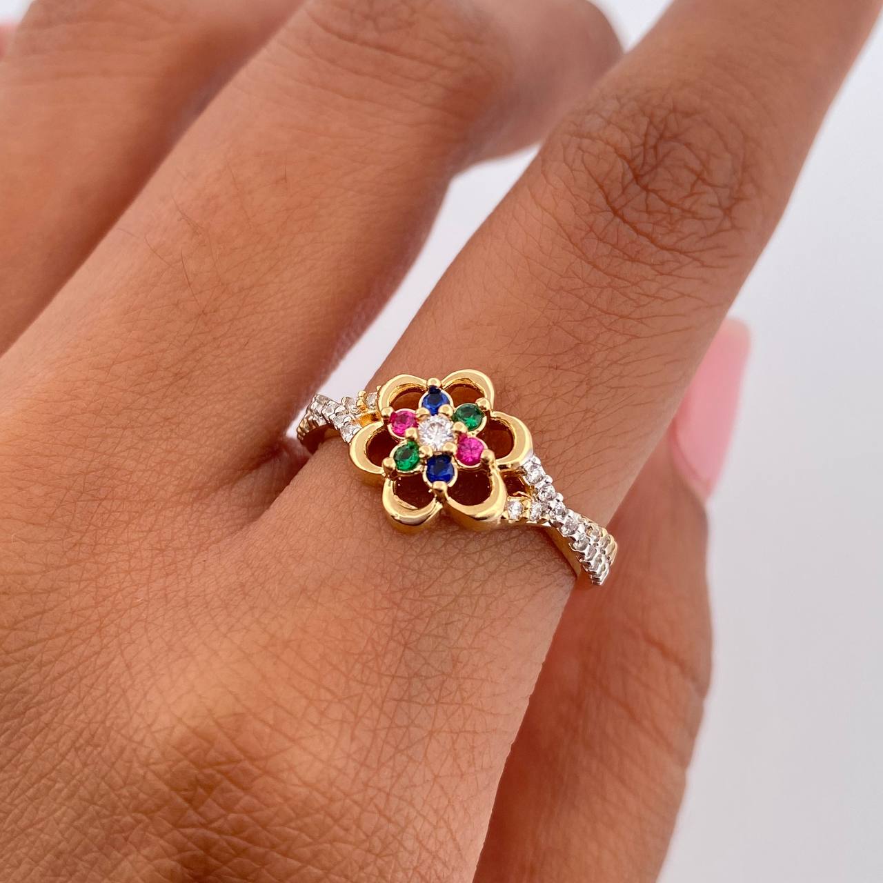 Flower Ring 3gr / Size 6 3/4 / 18K Gold $