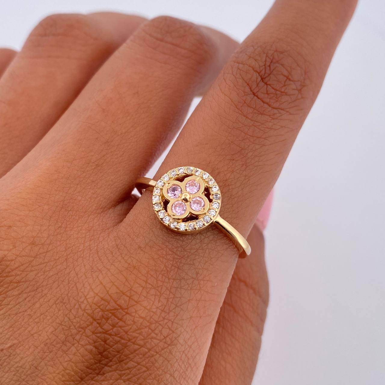 Flower Ring 2.8gr / Size 7 1/4 / 18K Gold $