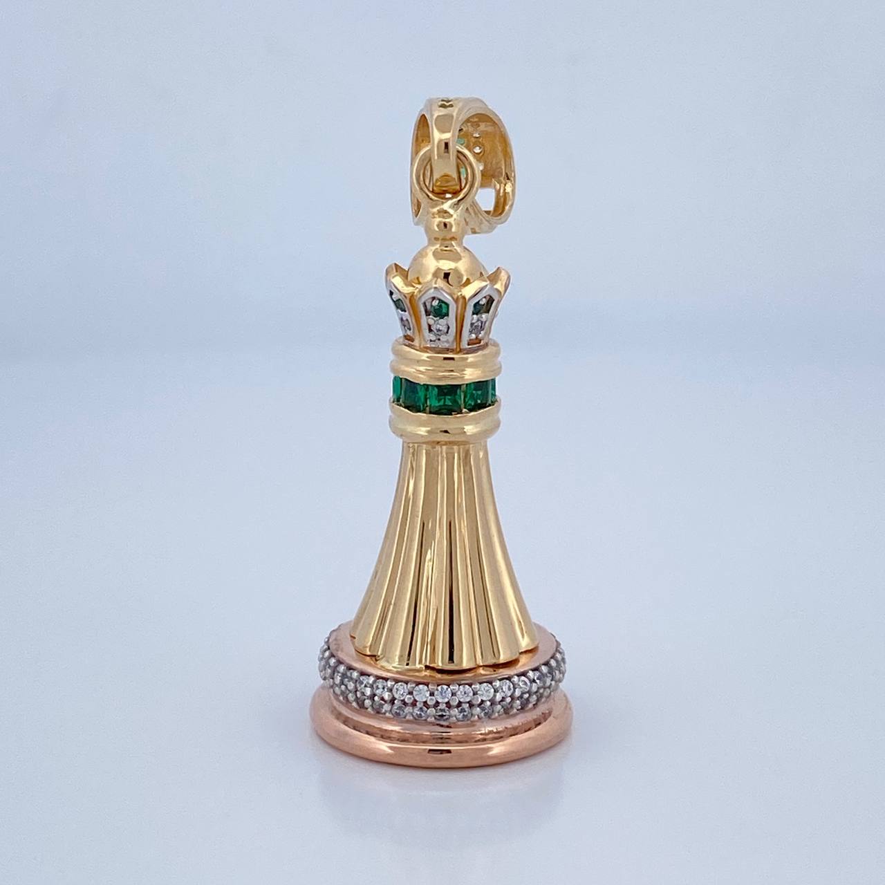 Dije Reina Ajedrez 9.85gr / 4.6cm / Oro 18K $