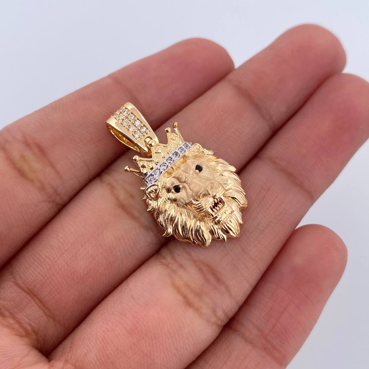 Pendant Lion Crown 3.55gr / 2.7cm / 18K Gold $