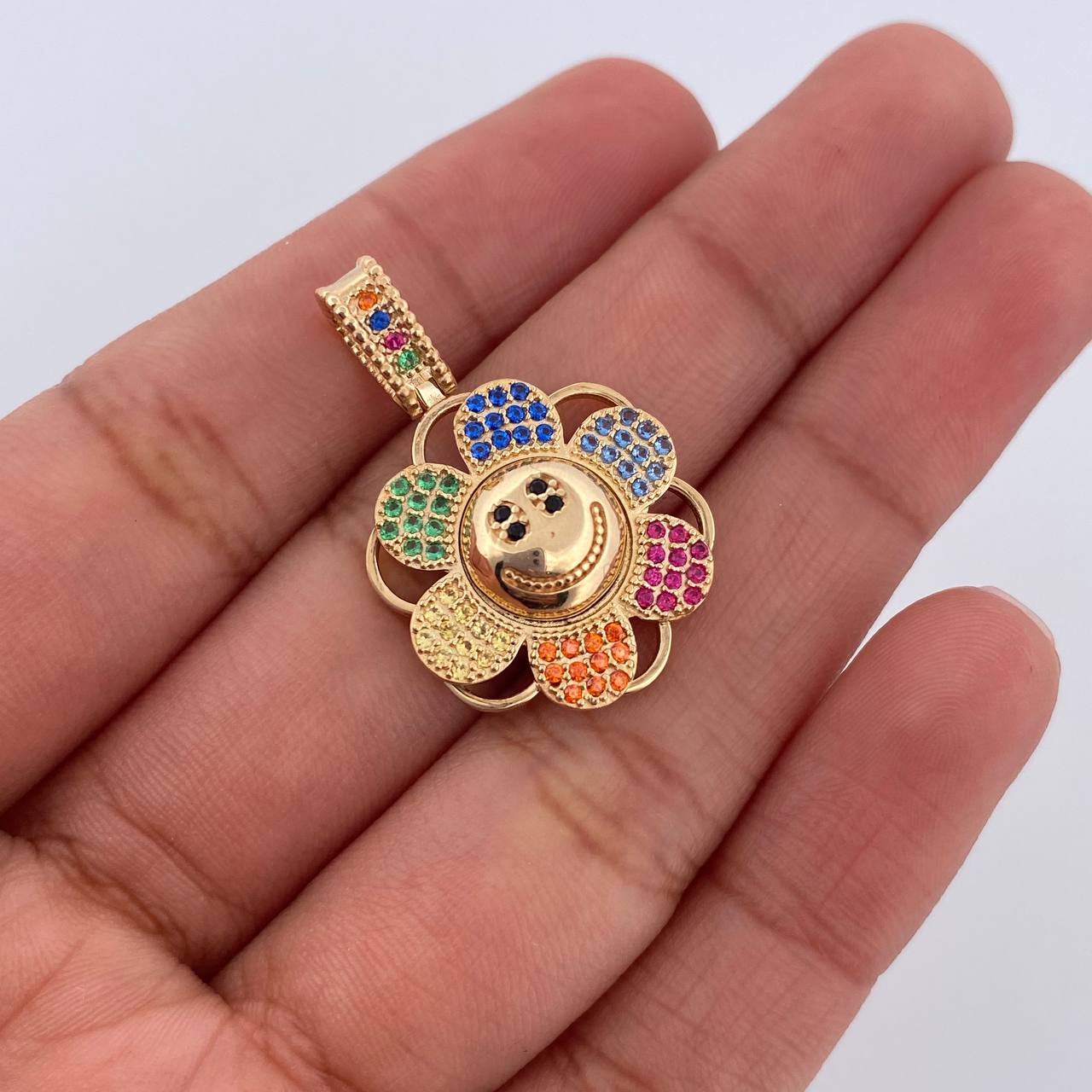Pendant Smiling Face Flower 4.45gr / 2.8cm / 18K Gold $