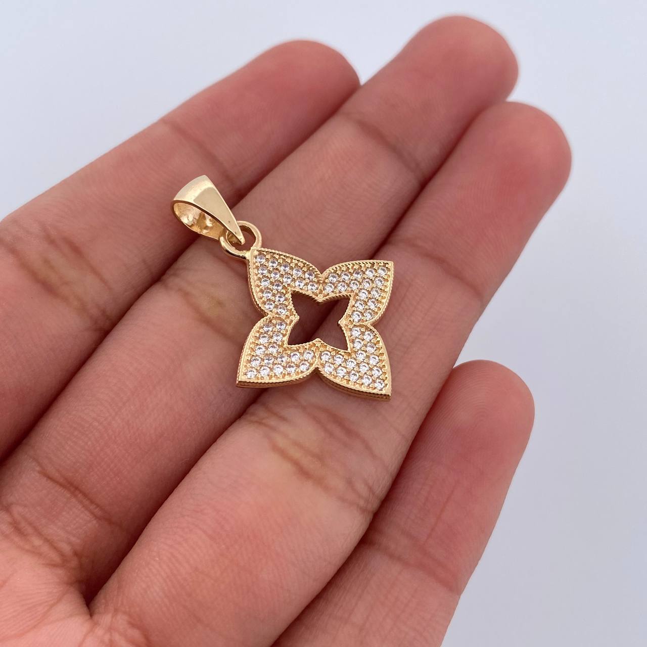 Pendant Flower Silhouette 2.05gr / 2.8cm (1.1in) / 18K Gold $