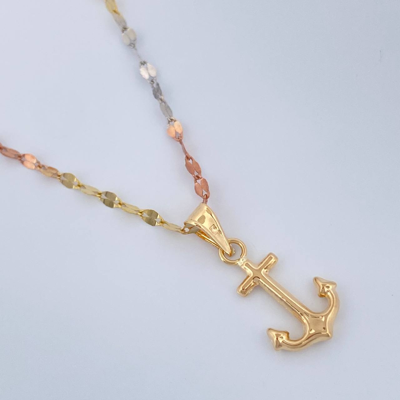 Set Cadena y Dije Flor Espejo + Ancla 1.55gr / 17 3/4 in / Tres Oros 18K &