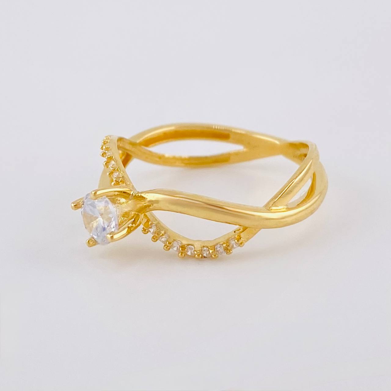 Intertwined Solitaire Ring 2.45 g / T6 1/2 18K Yellow Gold