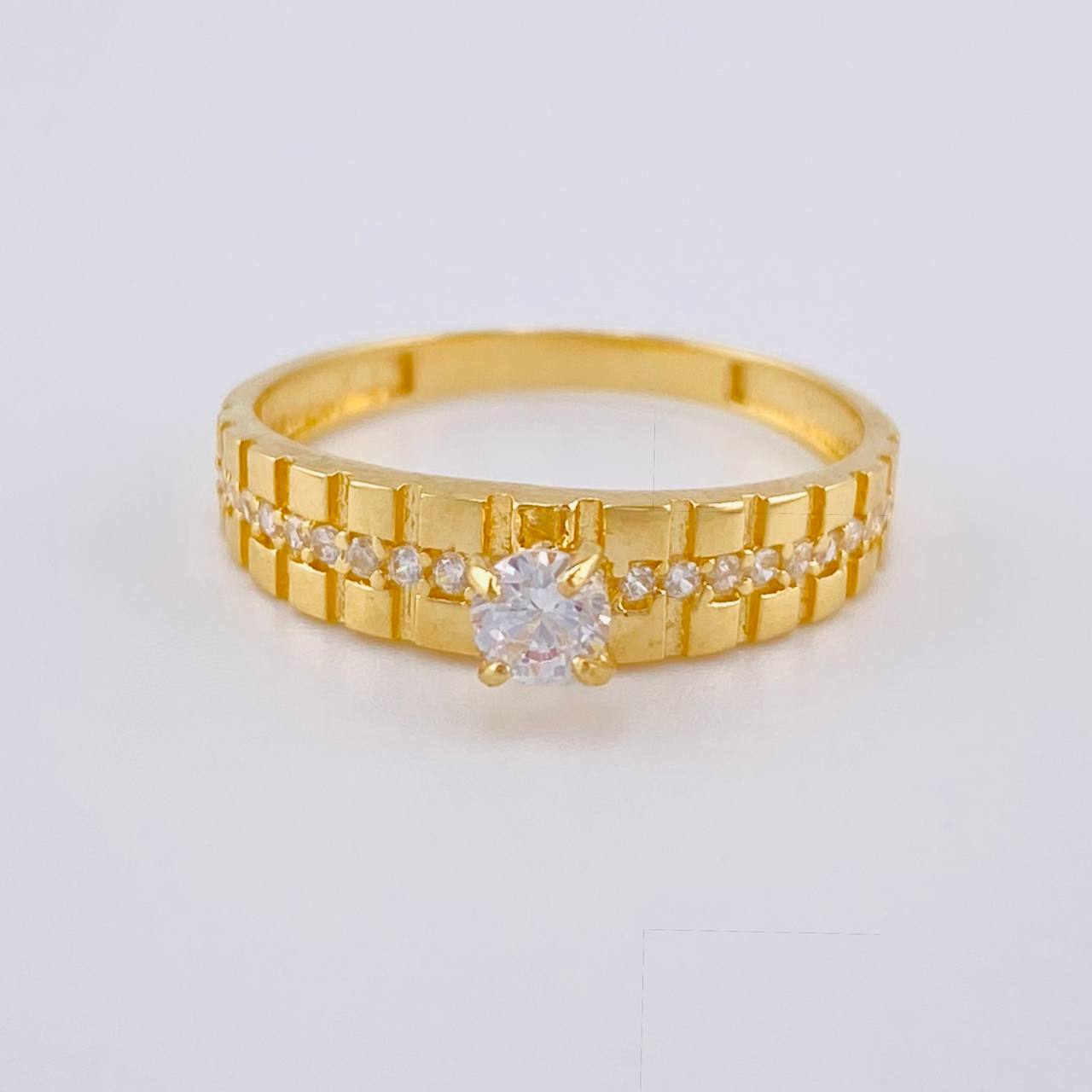 2.3 g Solitaire Ring / T6 1/2 18K Yellow Gold