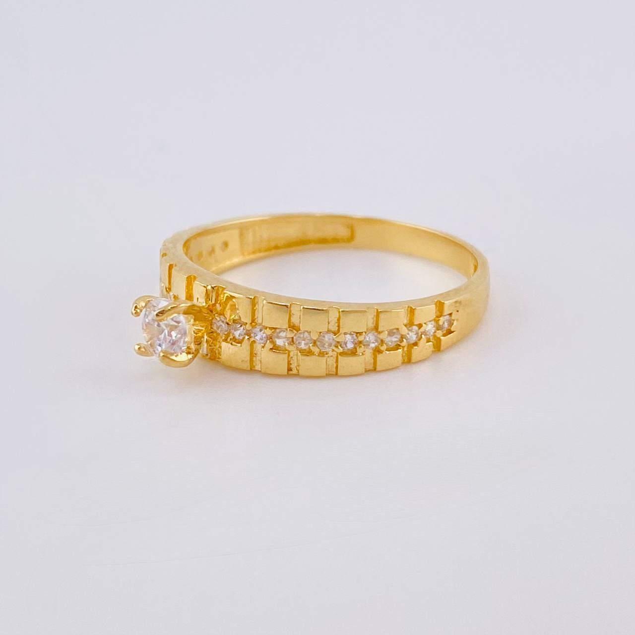 2.3 g Solitaire Ring / T6 1/2 18K Yellow Gold