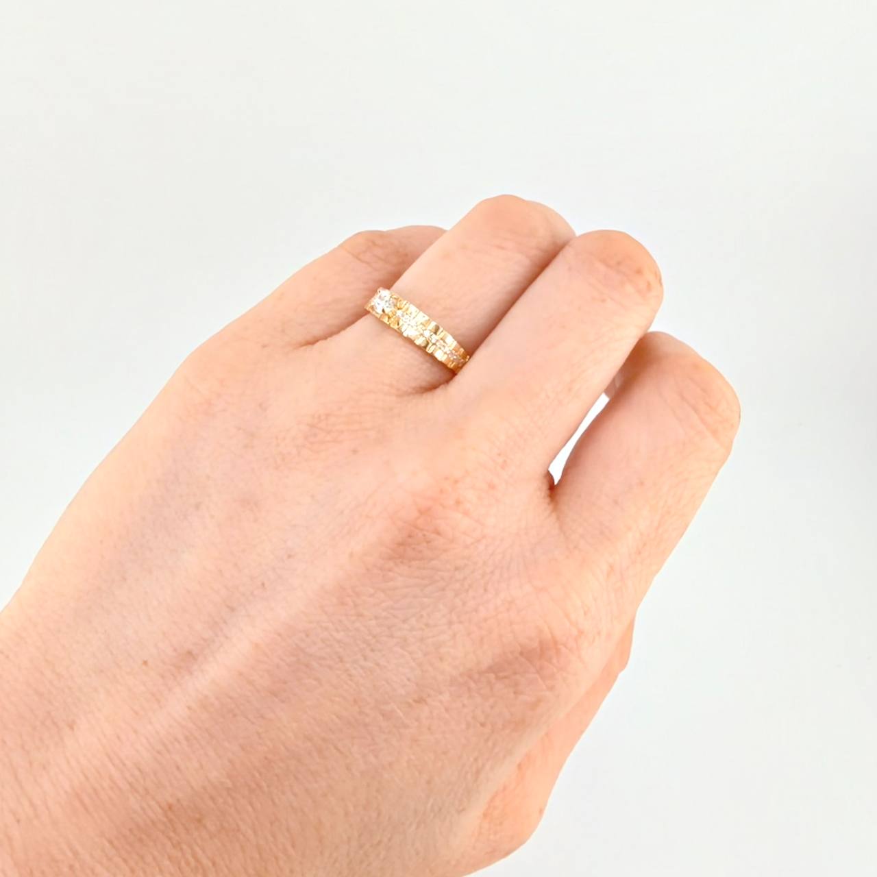 2.3 g Solitaire Ring / T6 1/2 18K Yellow Gold