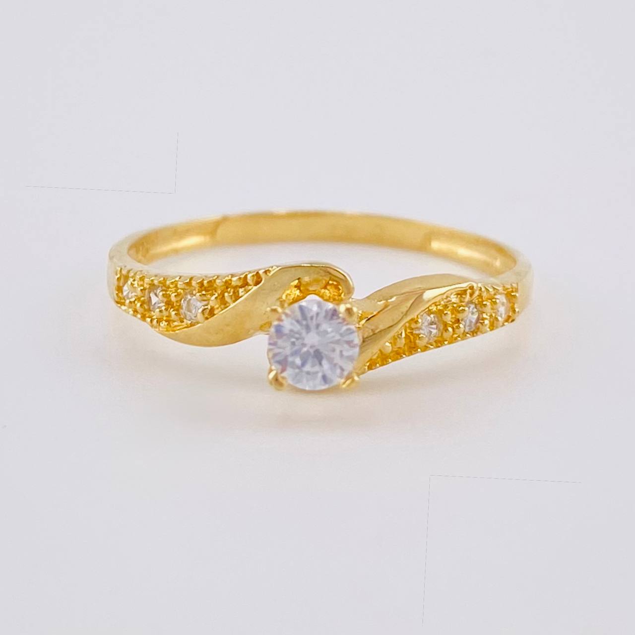 Anillo Solitario Olas Enganchadas 1.5 g / T6 1/4 Oro Amarillo 18K