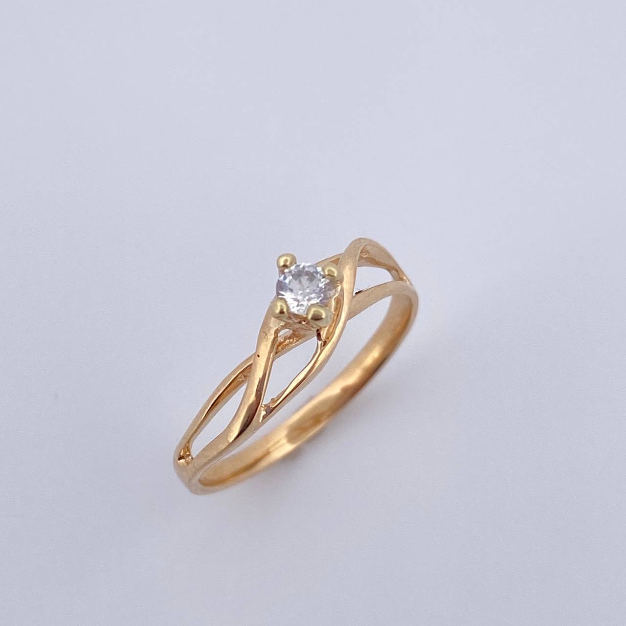 Intertwined Solitaire Ring 1.8gr / Size 5 3/4 / 18K Gold $