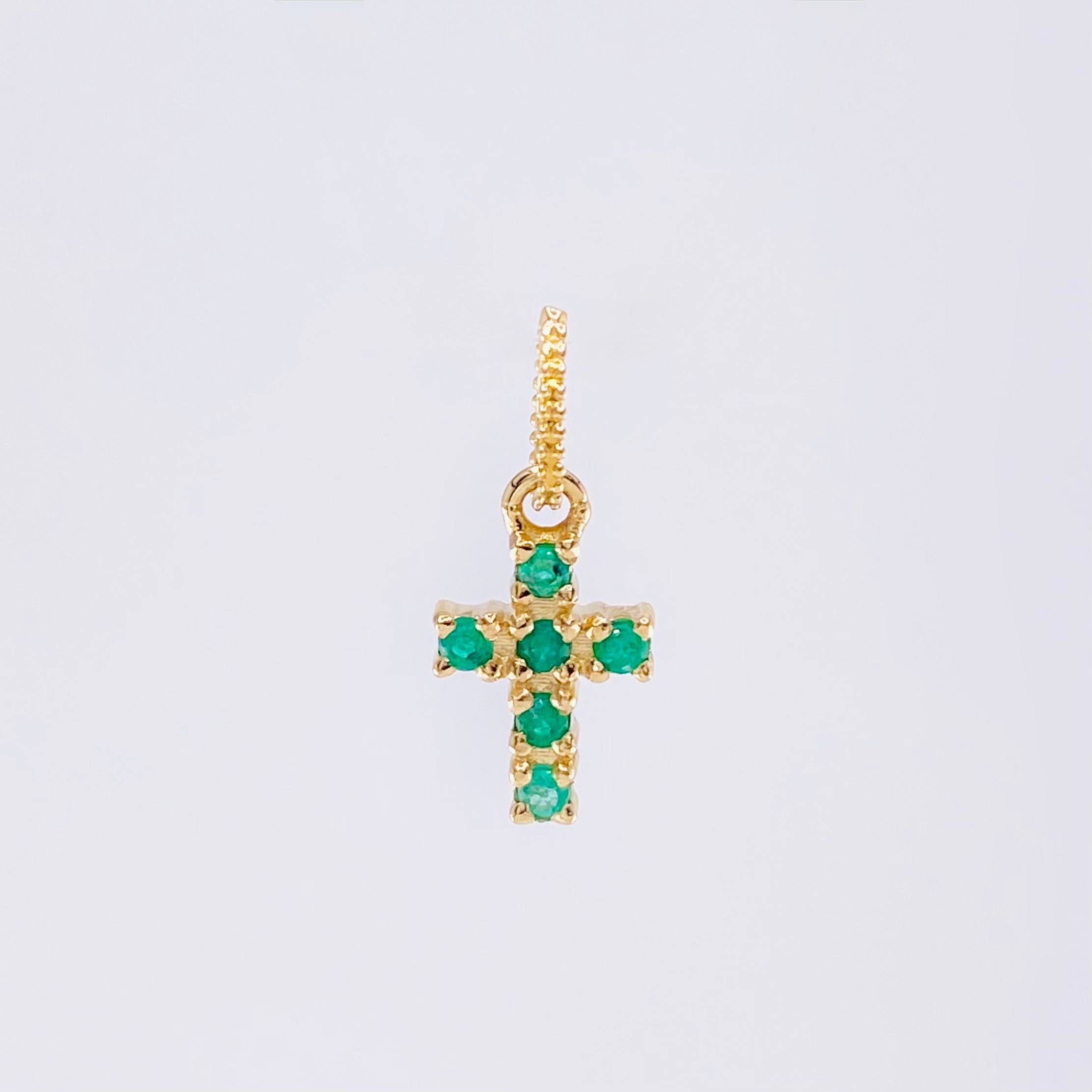 Pendant Dense Cross Emeralds 12pts 0.75g / 1/2 in 18K Yellow Gold