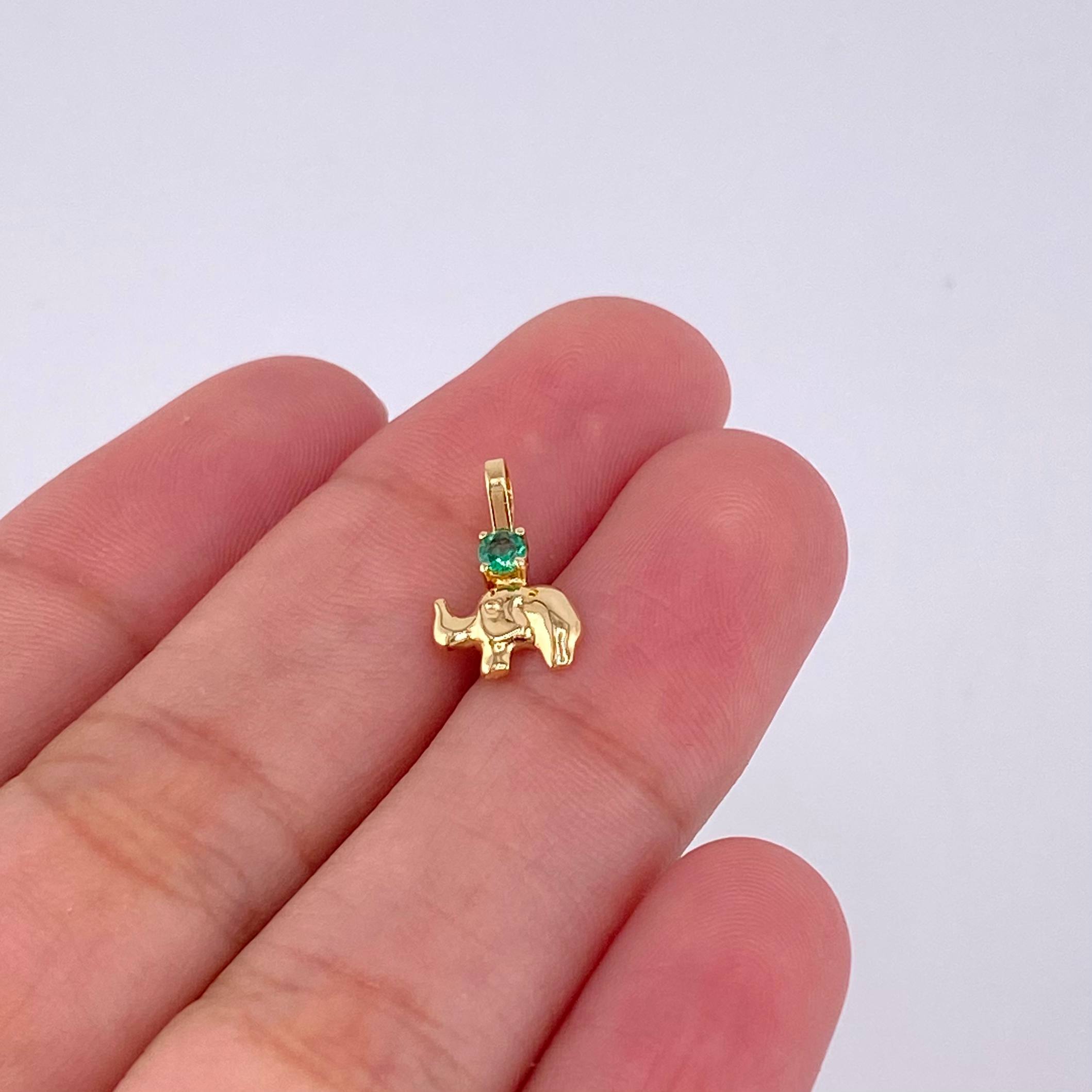 Pendant Elephant Emerald 6pts 0.3g / 1/2 in 18K Yellow Gold