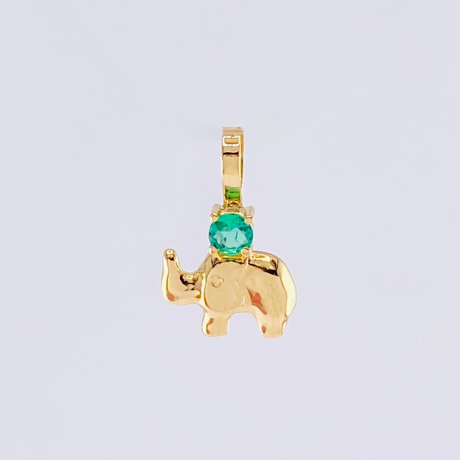 Pendant Elephant Emerald 6pts 0.3g / 1/2 in 18K Yellow Gold