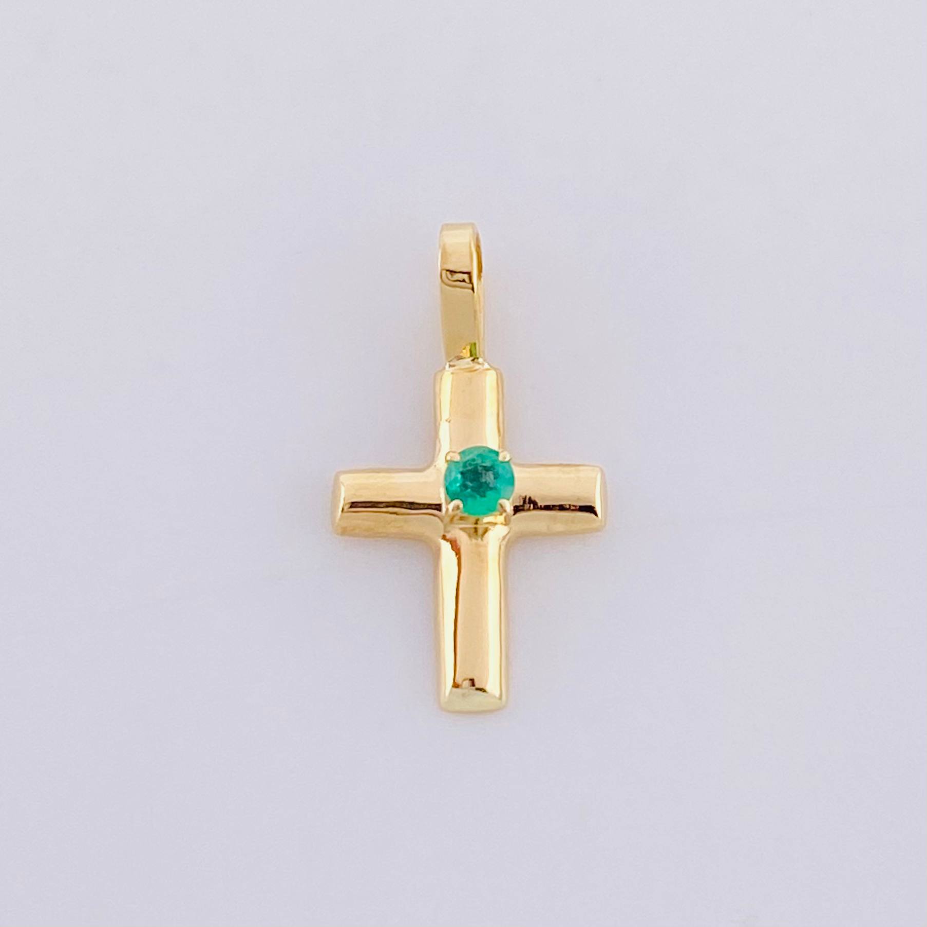 Plain Cross Pendant Spark Emerald 3pts 0.3g / 1/2 in 18K Yellow Gold