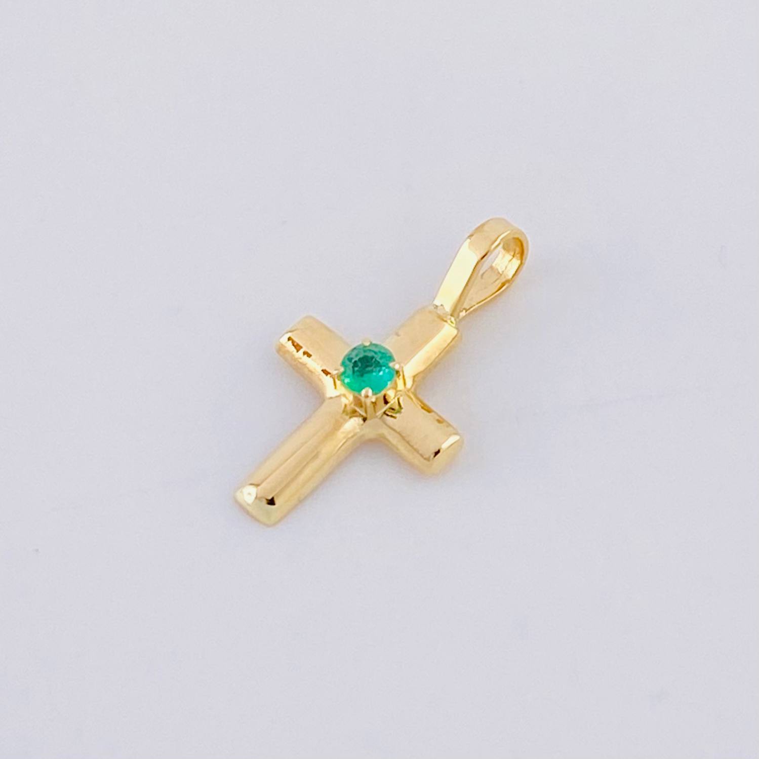 Plain Cross Pendant Spark Emerald 3pts 0.3g / 1/2 in 18K Yellow Gold