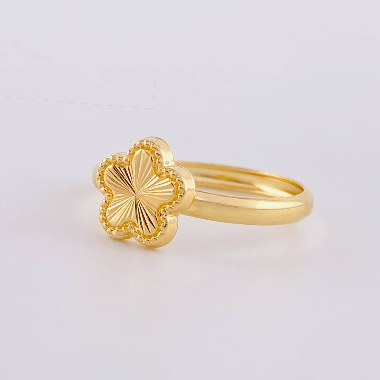 Diamond Cut Flower Ring 1.05g / T7 1/4 Yellow Gold 18K