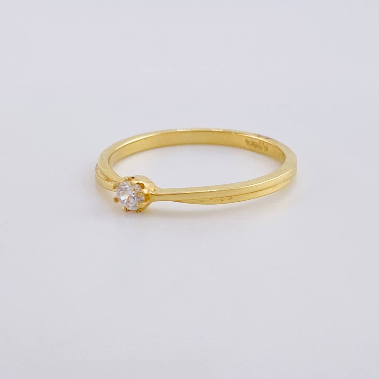 Solitaire Ring 2.05g / Size 7 3/4 Yellow Gold 18K