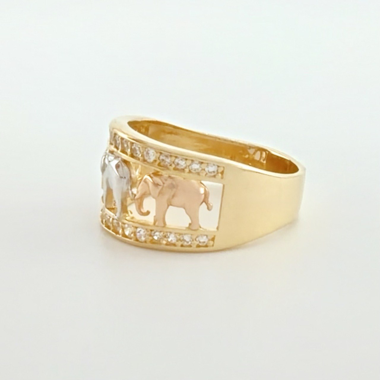 Three Elephant Ring 5.95g / Size 7 1/2 Three Golds 18K
