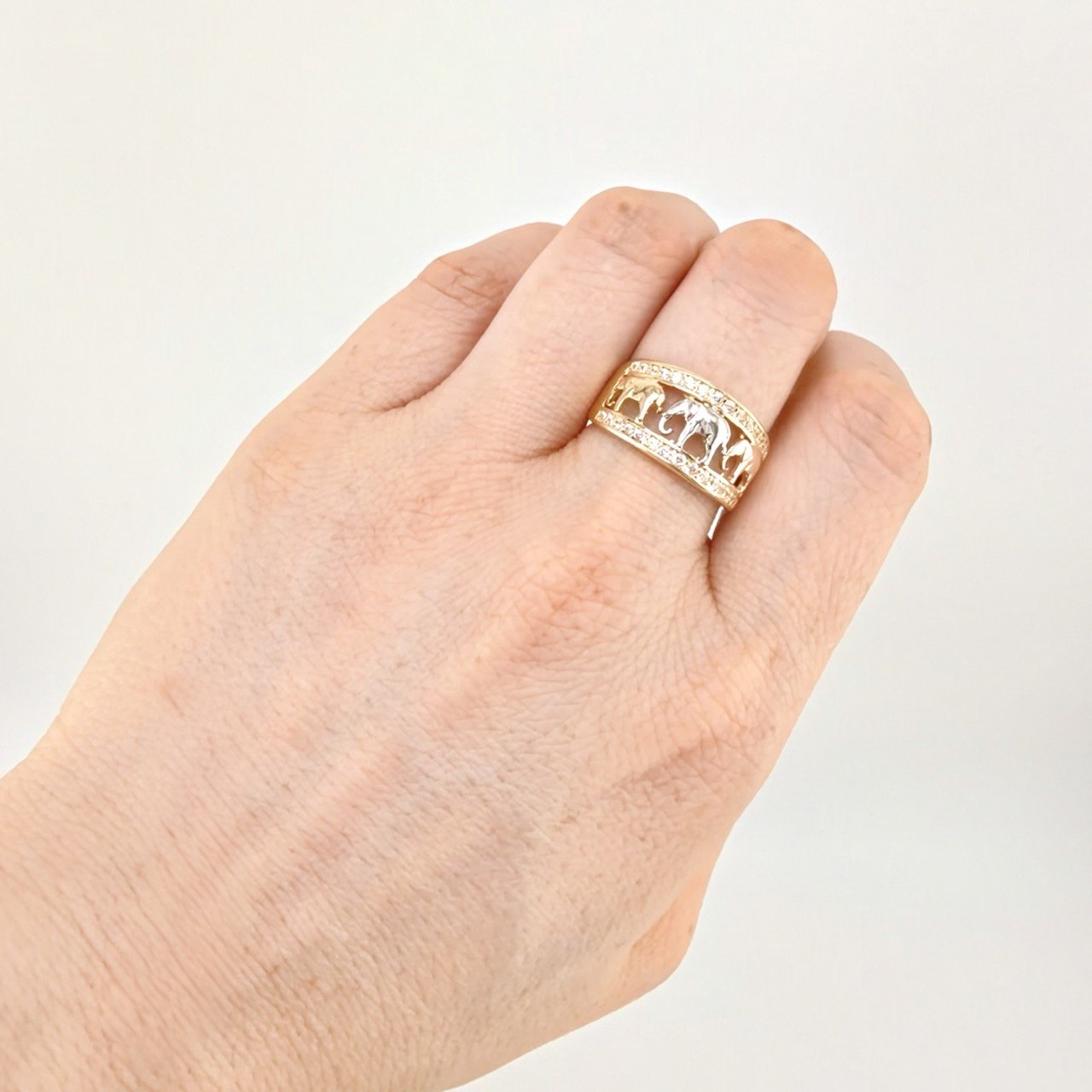 Three Elephant Ring 5.95g / Size 7 1/2 Three Golds 18K