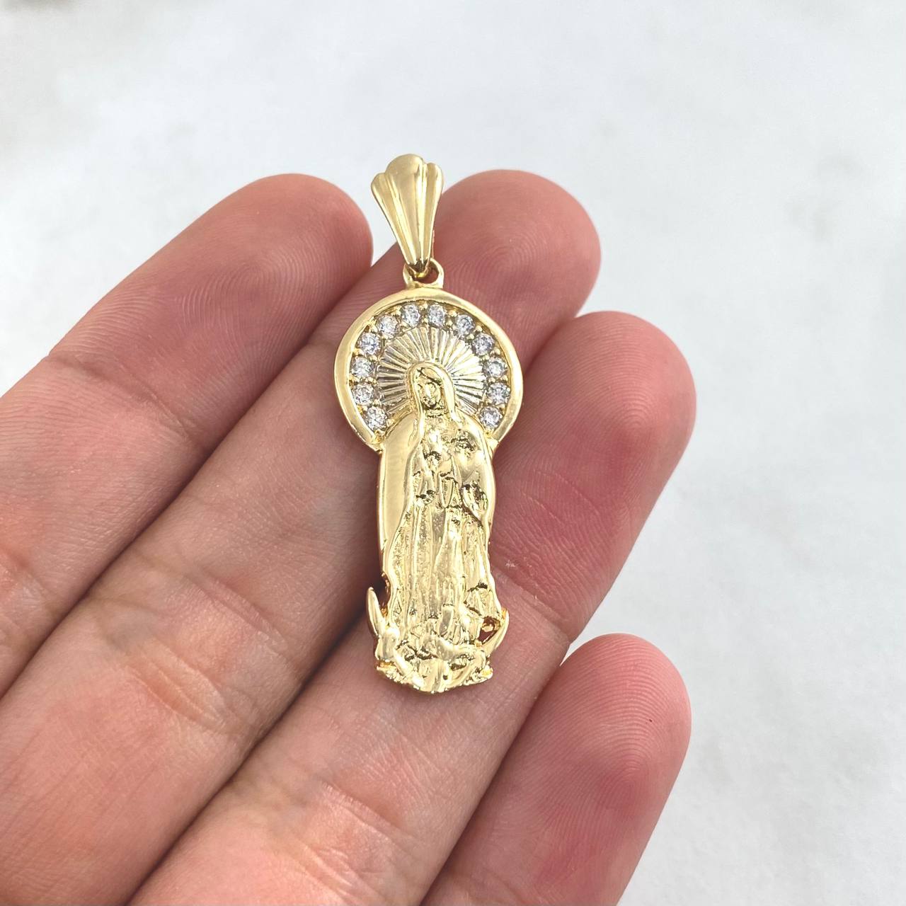 Dije Virgen Guadalupe Aureola 4.15gr / 4cm / Circones Blancos Oro Amarillo 18K ©