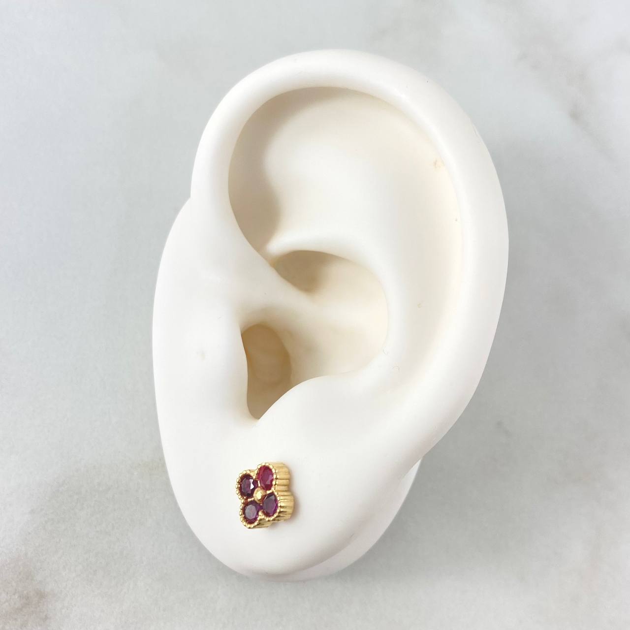 Stud Earrings Textured Edge Flower 2.05gr / 8mm Fuchsia Zircons 18K Yellow Gold