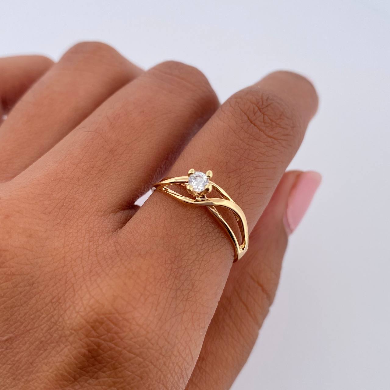 Intertwined Solitaire Ring 1.8gr / Size 5 3/4 / 18K Gold $