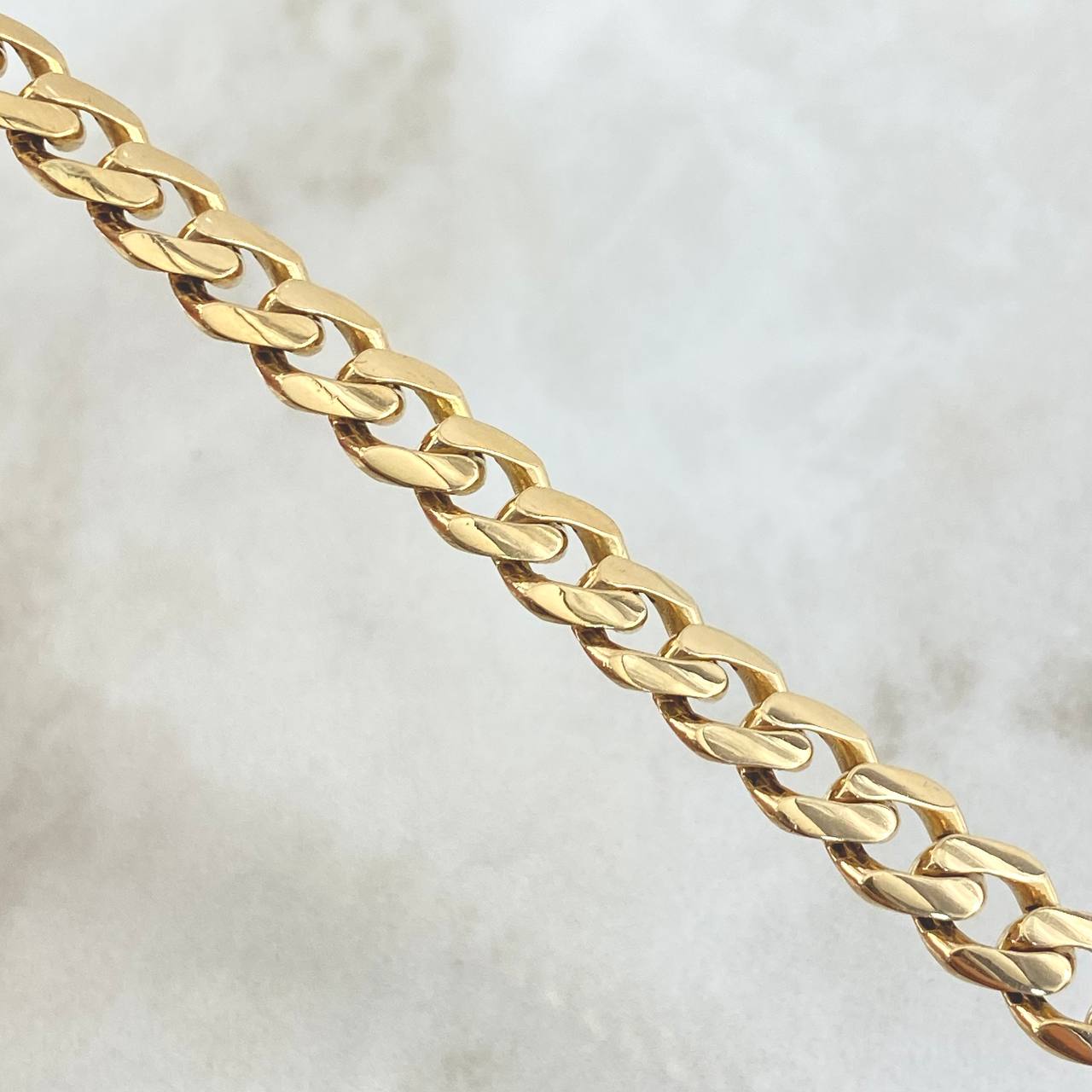 Cuban Links Bracelet 12.45gr / 18.5cm / 6.8mm Lobster Claw Smooth Box Yellow Gold +0 18K *