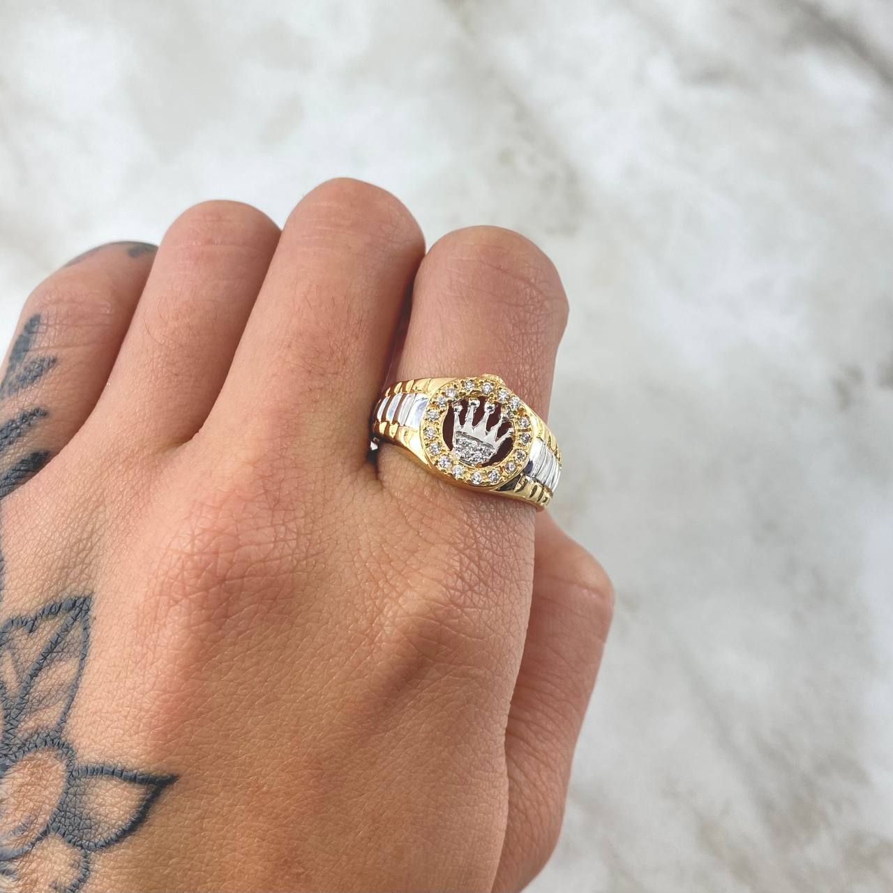 Signet Ring Crown Half Beaded 7.35gr / Size 9 1/2 / White Zircons Two Tone Yellow White 18K *